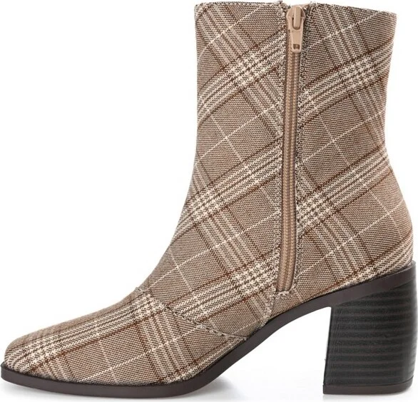 Journee Collection Women's Sloann Inside Zip Stacked Heel Booties Black - Image 3