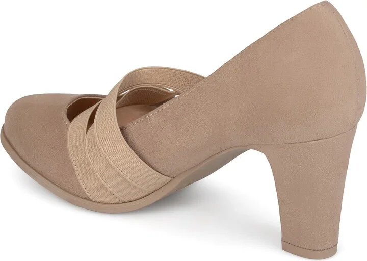 Journee Collectoin Loren Block Heel Pump - Wide Width - Image 2