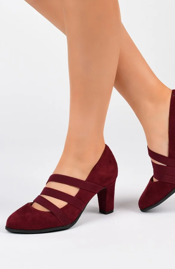 Journee Collectoin Loren Block Heel Pump - Wide Width - Image 7