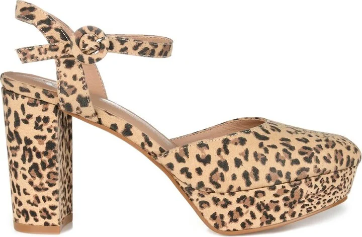 JOURNEE Roslynn Almond Toe Pump - Image 11