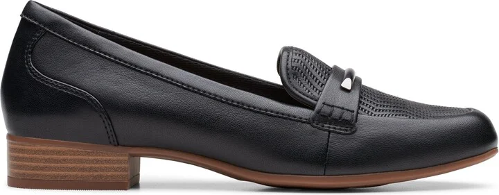 Juliet Aster in Black Leather