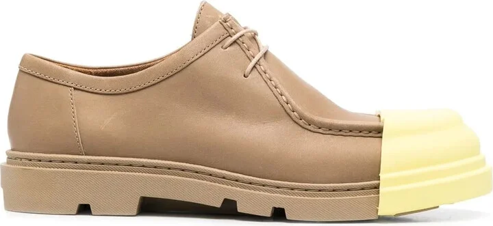 Junction contrasting-toecap brogues