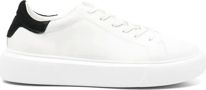 Kaira sneakers