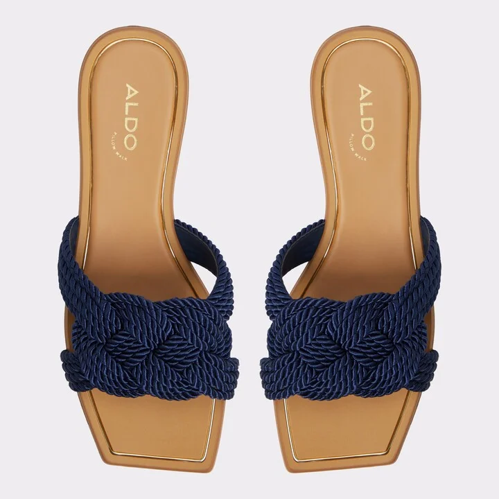 Karlie - Image 6