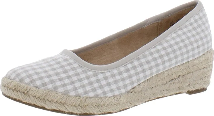 Karma Womens Cushioned Footbed Almond Toe Pumps