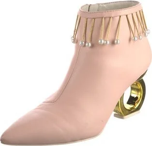Kat Maconie - Image 2