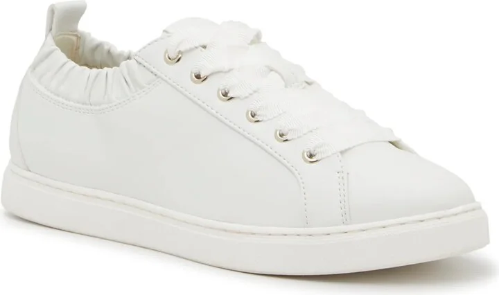 Kelly & Katie Pekenna Sneaker