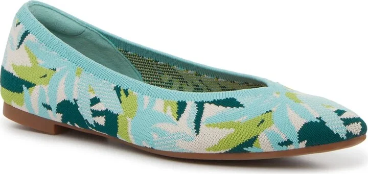 White/Blue/Green Leaf Print Pattern