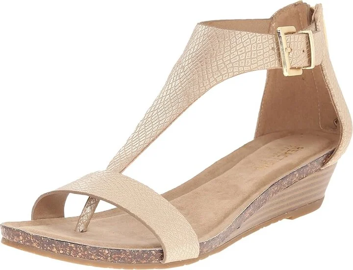 Kenneth Cole Reaction Great Gal Women's Sandals Soft Gold : 5 M, Synthetic - Image 2