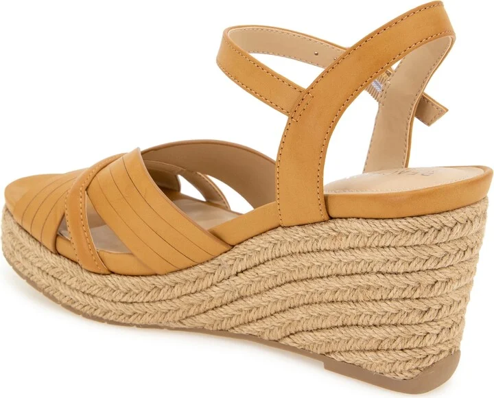Kenneth Cole Reaction Women's Comi Almond Toe Wedge Sandals - Image 6