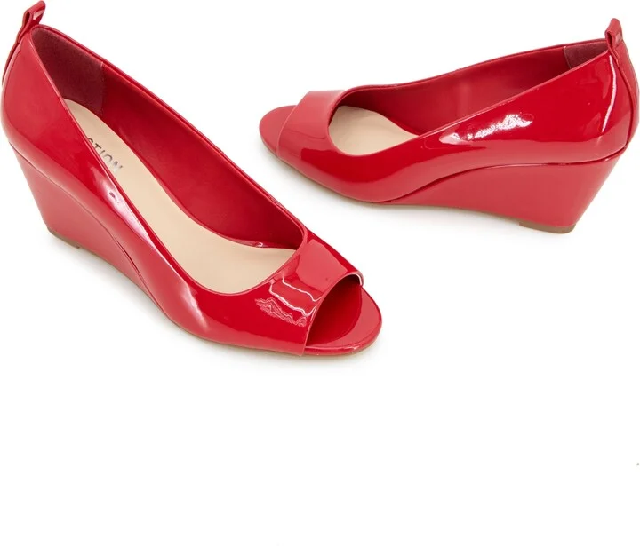 Kenneth Cole Reaction Women's Elinor Mid Wedge Pumps - Image 11
