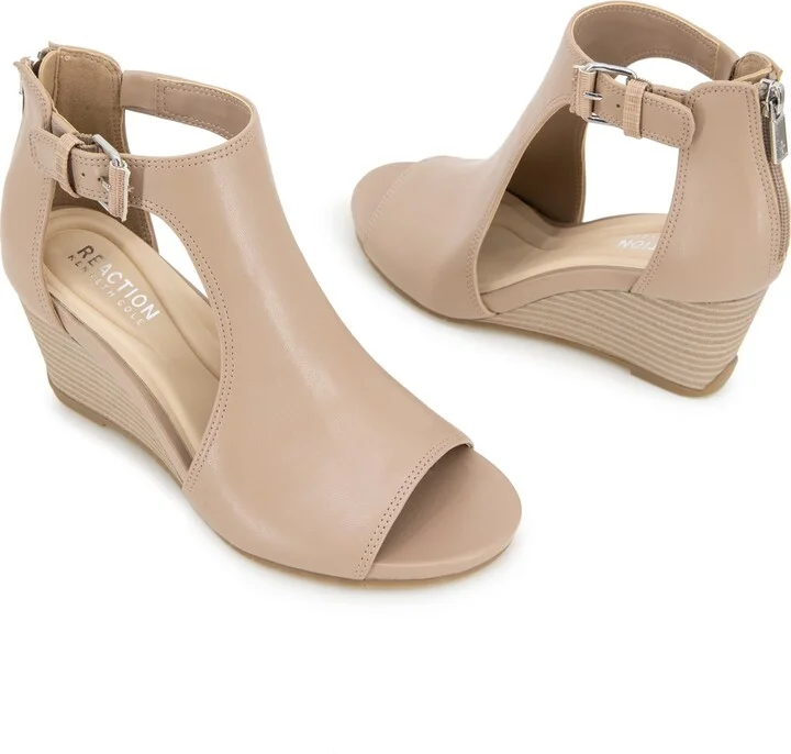 Kenneth Cole Reaction Women's Gracie Wedge Sandals - Image 11