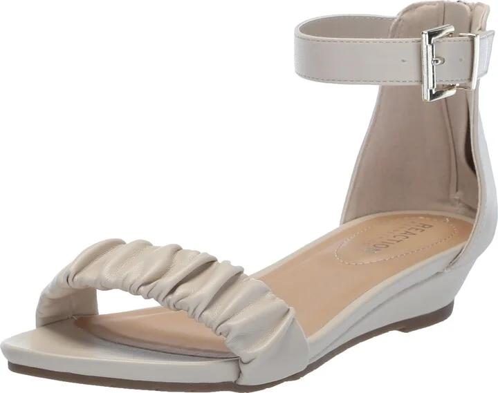 Kenneth Cole REACTION Women's GREATLY Thong Platform