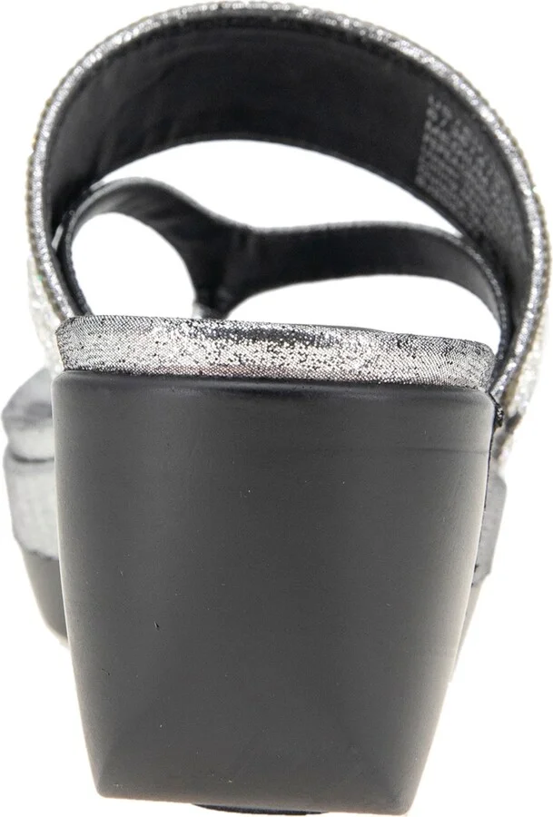 Kenneth Cole Reaction Women's Pepea Cross Jewel Wedge Sandals - Image 11