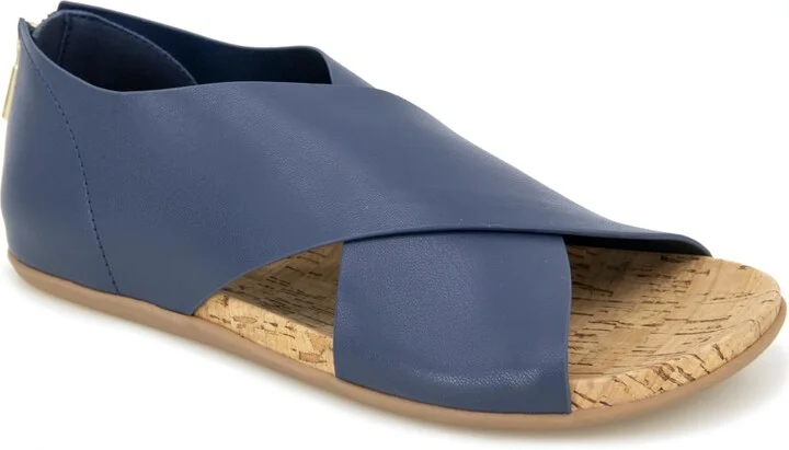 Kenneth Cole REACTION Women's Selena Flat Sandal