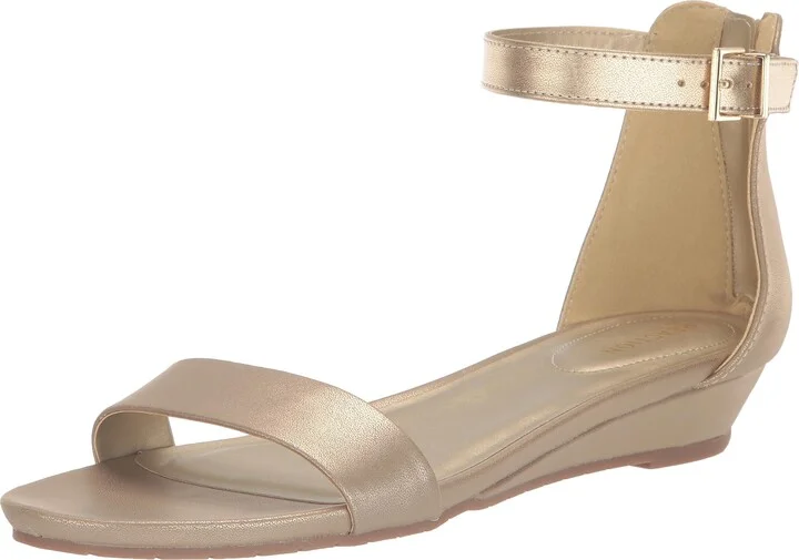Kenneth Cole REACTION Women's Viber Pump