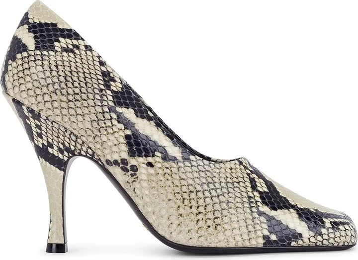 KHAITE Eva Pump in Black