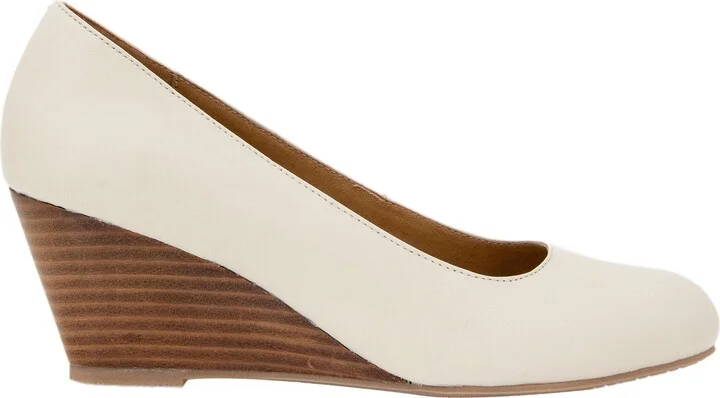 Khloe Featherweight Wedge Pump - Image 3