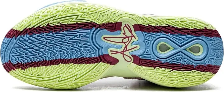 Kyrie 8 Infinity "1 World 1 People" sneakers - Image 4