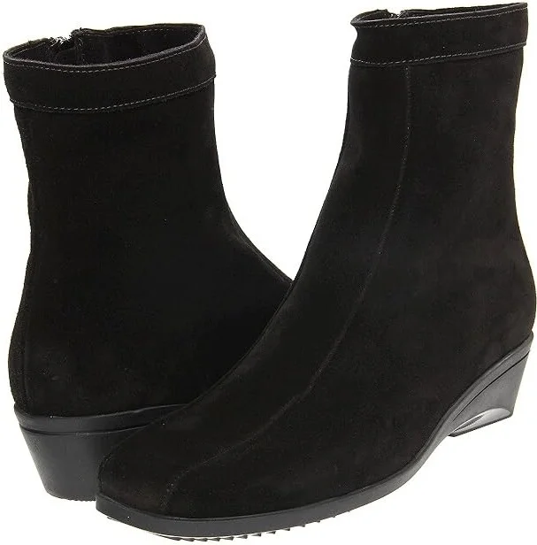 La Canadienne Elizabeth Women's Zip Boots Black Suede : 5 M (B)