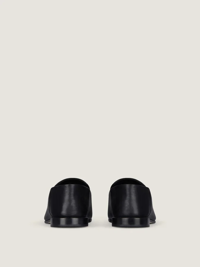 Label loafers in shiny leather - Image 5