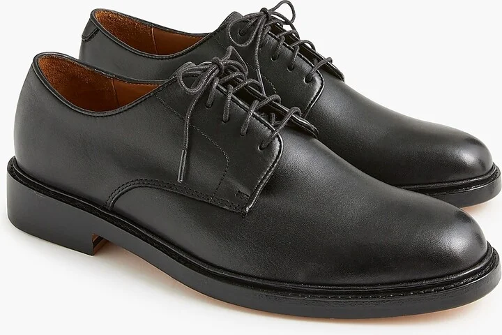 Lace-up derby shoes