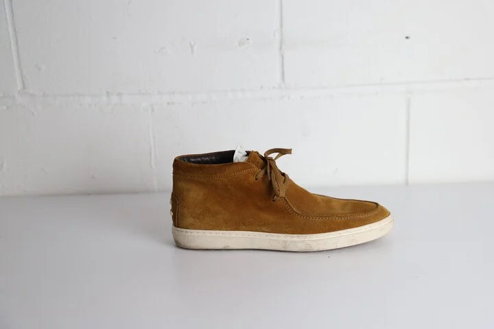 Lace-Up Desert Boots in Brown Suede