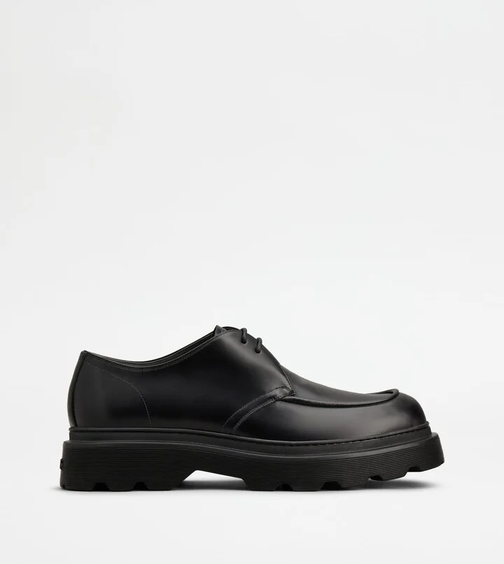 Lace-ups in Leather