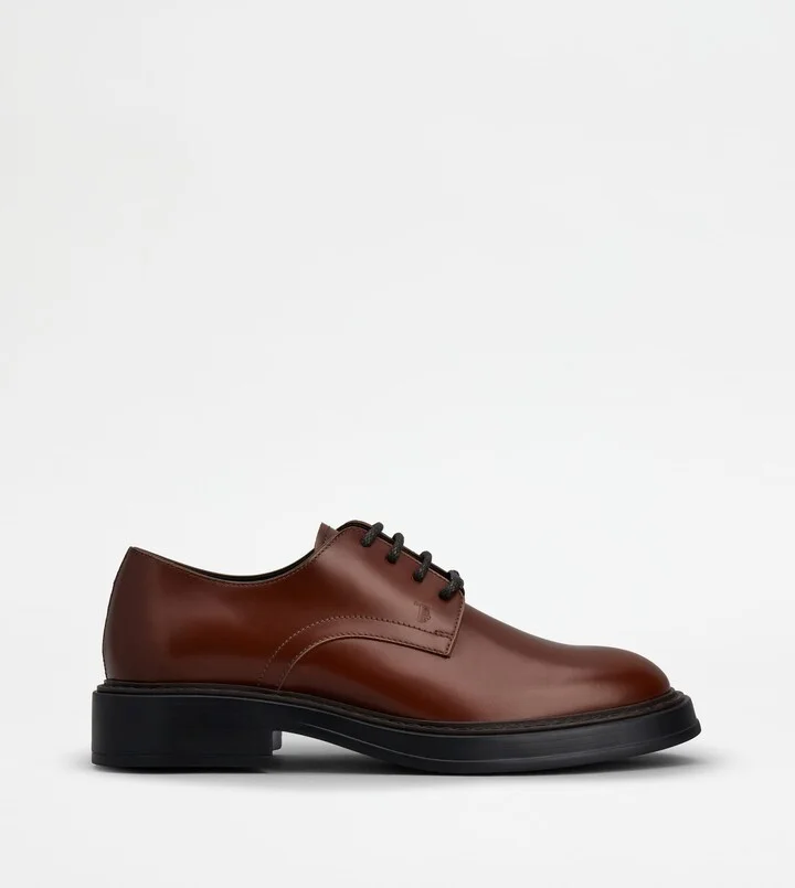 Lace-ups in Leather