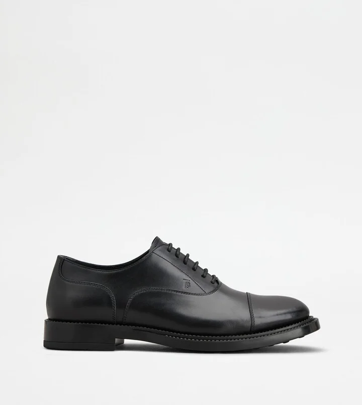 Lace-ups in Leather