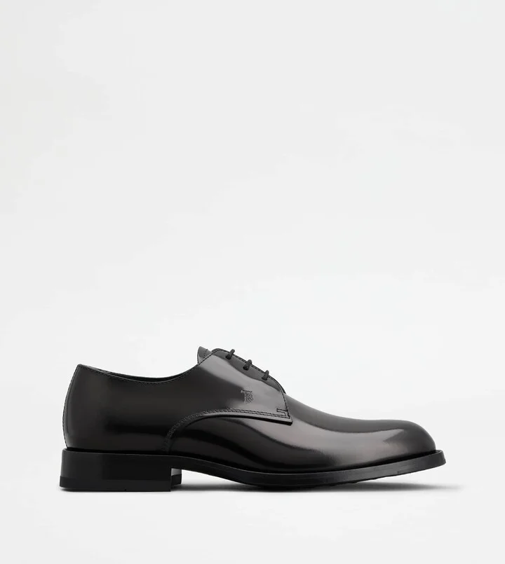 Lace-ups in Leather