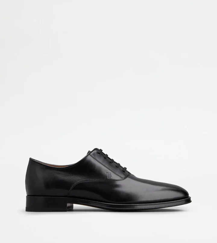 Lace-ups in Leather
