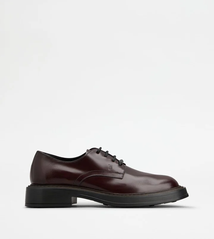 Lace-ups in Leather