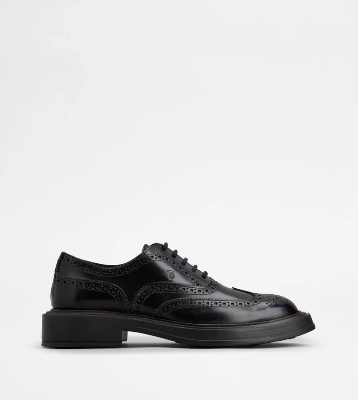 Lace-ups in Leather