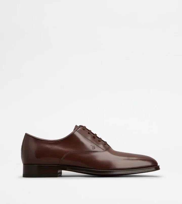 Lace-ups in Leather
