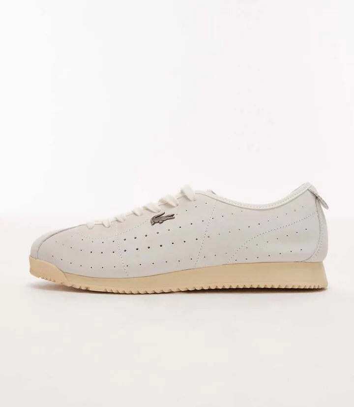 Lacoste club low sneakers in cream - Image 2