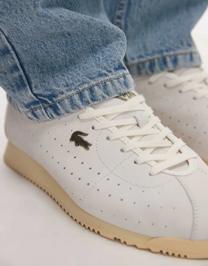 Lacoste club low sneakers in cream - Image 3
