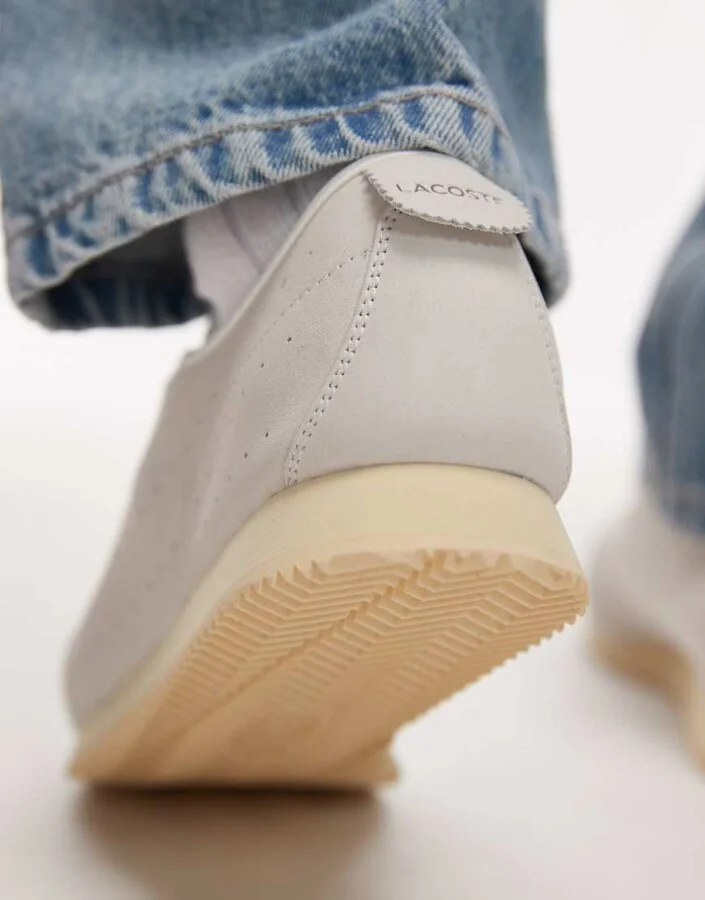 Lacoste club low sneakers in cream - Image 4