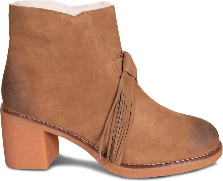 Ladies Madison Sheepskin Boot In Chestnut
