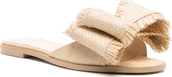Le Cadeau slides - Image 2