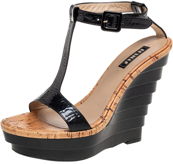 Le Silla Black Patent Leather T-Strap Wedge Sandals Size 37.5