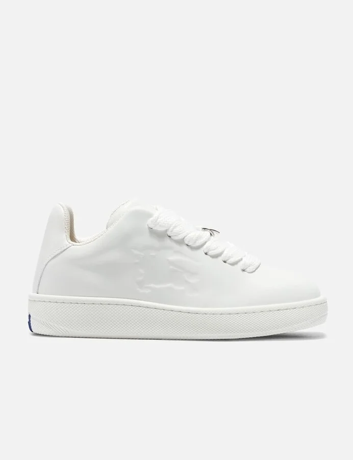 White > 白色 > 화이트 > ホワイト