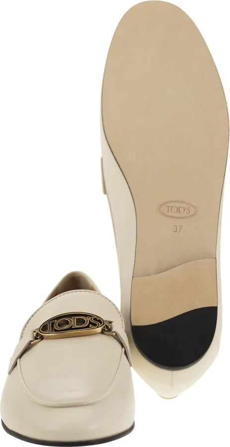 Leather Loafer With Accessory - Image 5