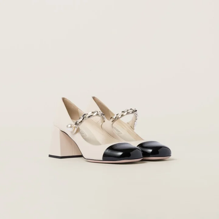 Leather pumps