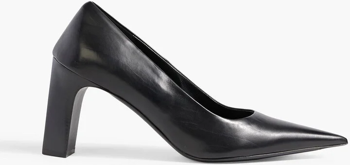 Leather pumps