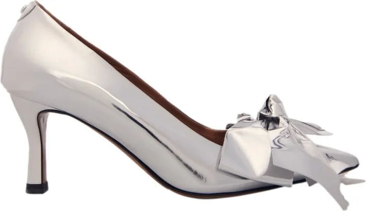 Leather pumps with bow detail