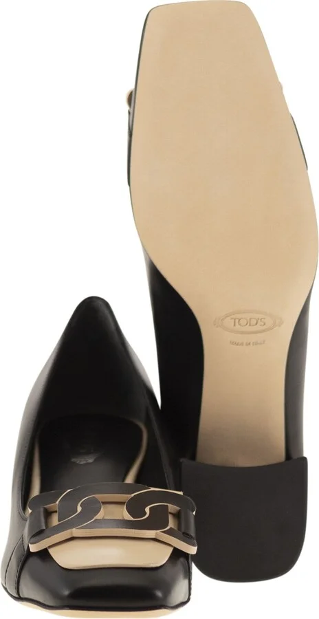 Leather Pumps With Chain - Image 5