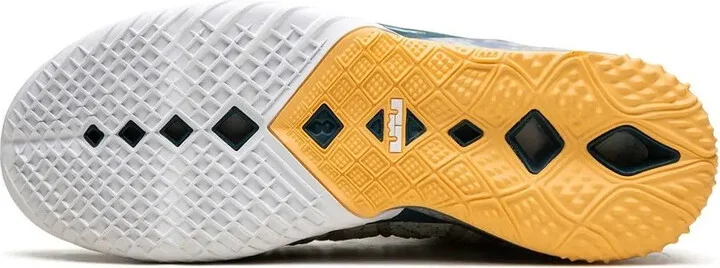 Lebron 18 "Reflections Flip" sneakers - Image 4