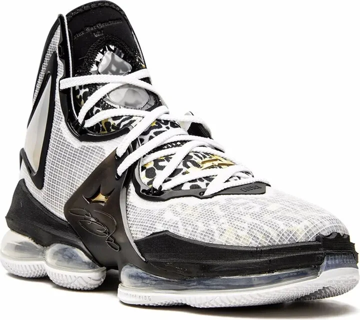 LeBron 19 "Royalty" sneakers - Image 2