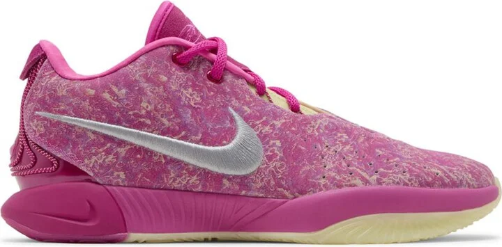 LeBron 21 The World Is Your Oyster
